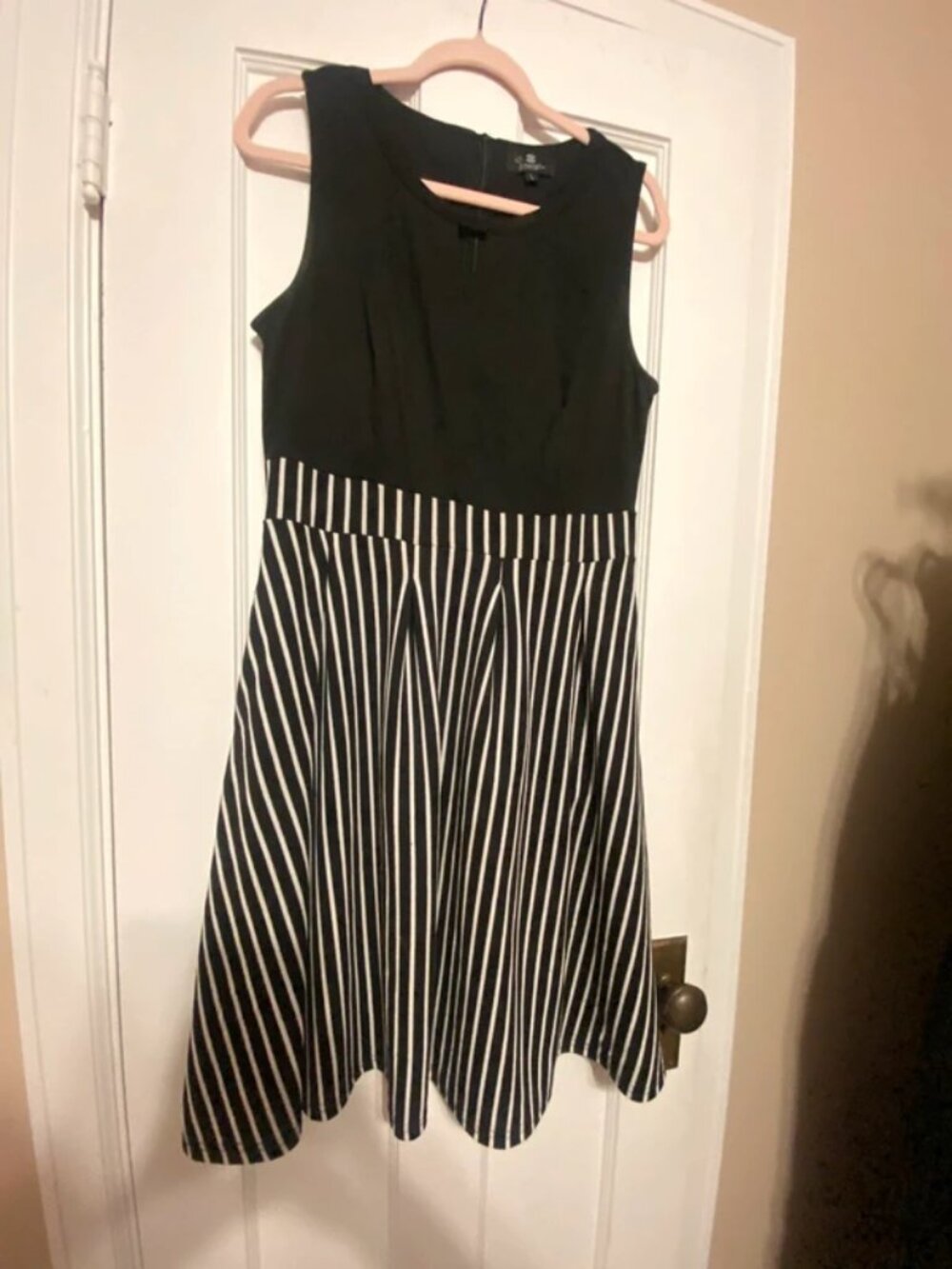 Womens sureple size large black and white dress
